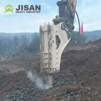 หัวเจาะกระแทกไฮดรอลิกพร้อมแรงดันใช้งาน 160-180 กก./ตร.ซม. อัตราการไหลของน้ำมัน 150-190 ลิตร/นาที และอัตราการกระแทก 350-500 ครั้งต่อนาที สำหรับรถขุด